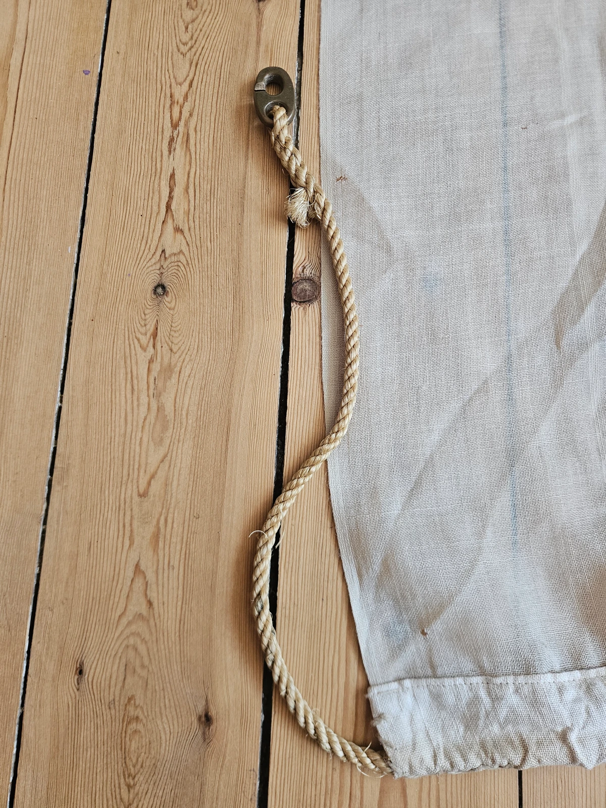 Lower hoist with grommet and rope tie-down