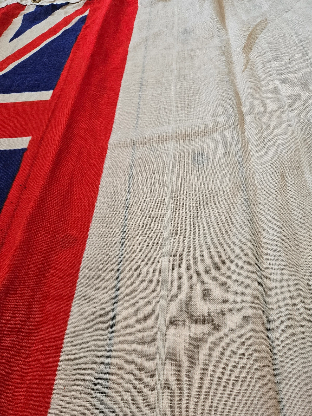 White field showing horizontal wool weave