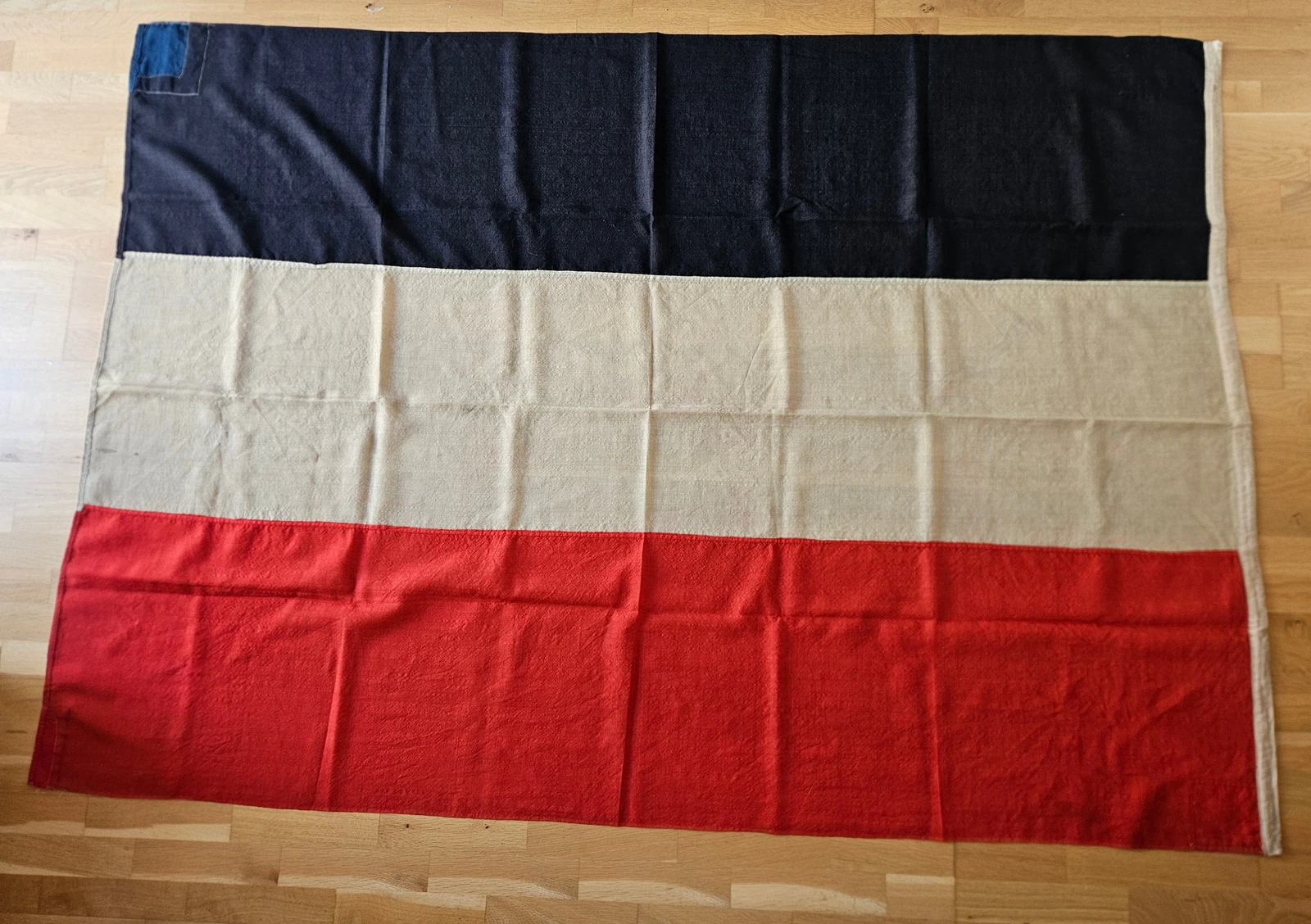 FG-030 German tricolour wool flag