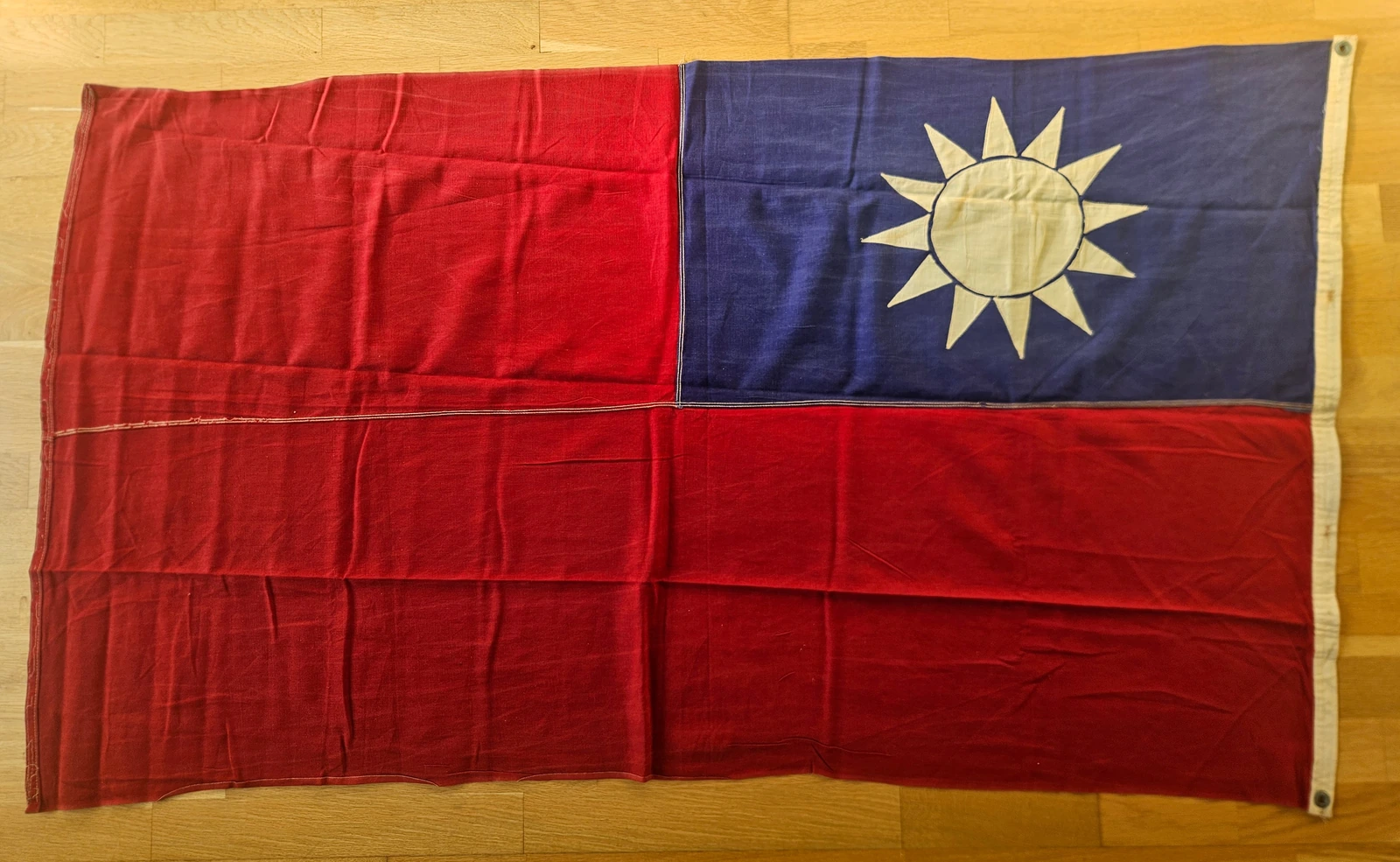 FG-046 — Full view of Republic of China national flag, 84×140 cm, Annin/Defiance (1942–1943)
