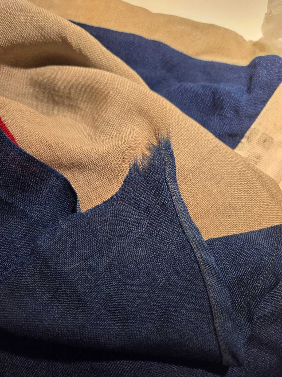 FG-048 swallowtail area showing frayed notch with stitching