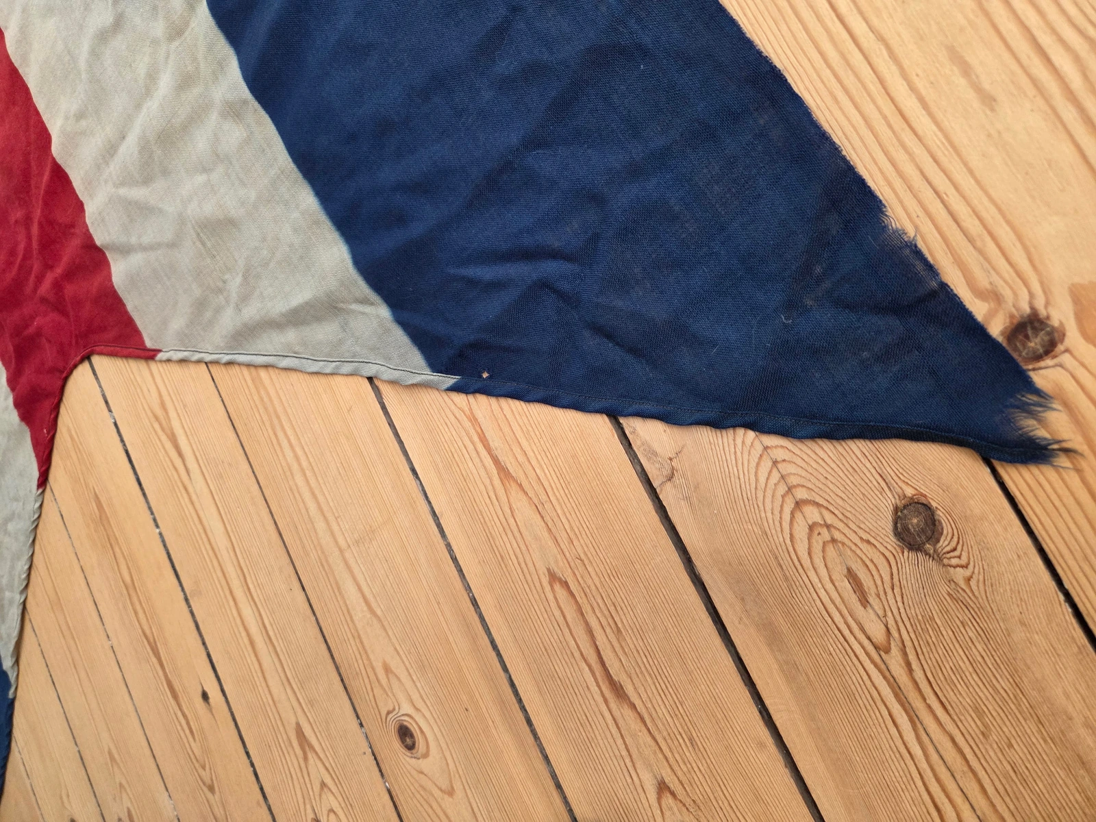 Lower tail tip stitching