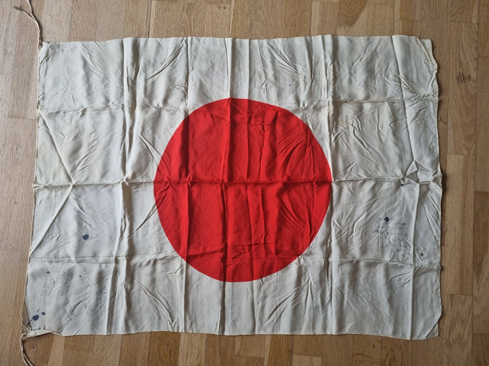 FG-050 — Silk Hinomaru with printed red disc; GI signatures; approx. 95×70 cm