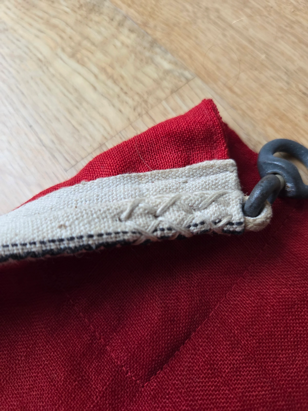 Hoist sleeve in thick cotton canvas with inner rope visible; X-stitch reinforcement.