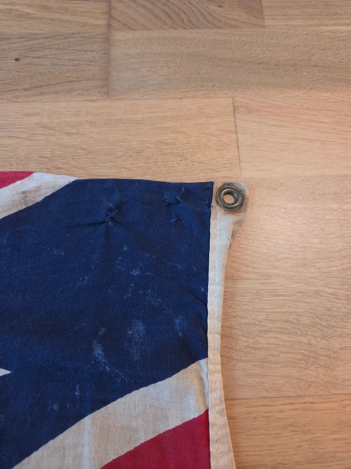 Hoist corner, grommet