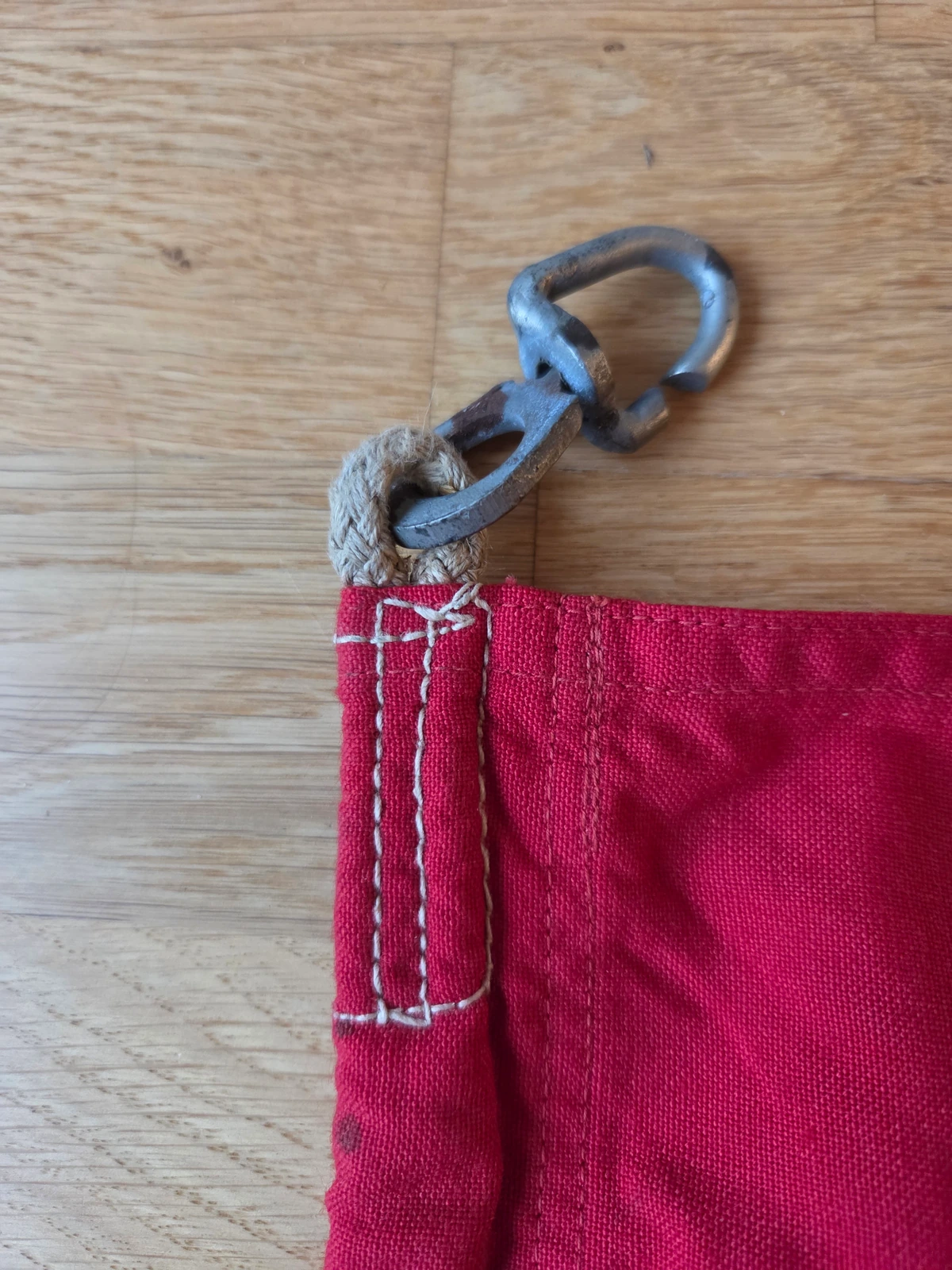 Upper hoist fitting