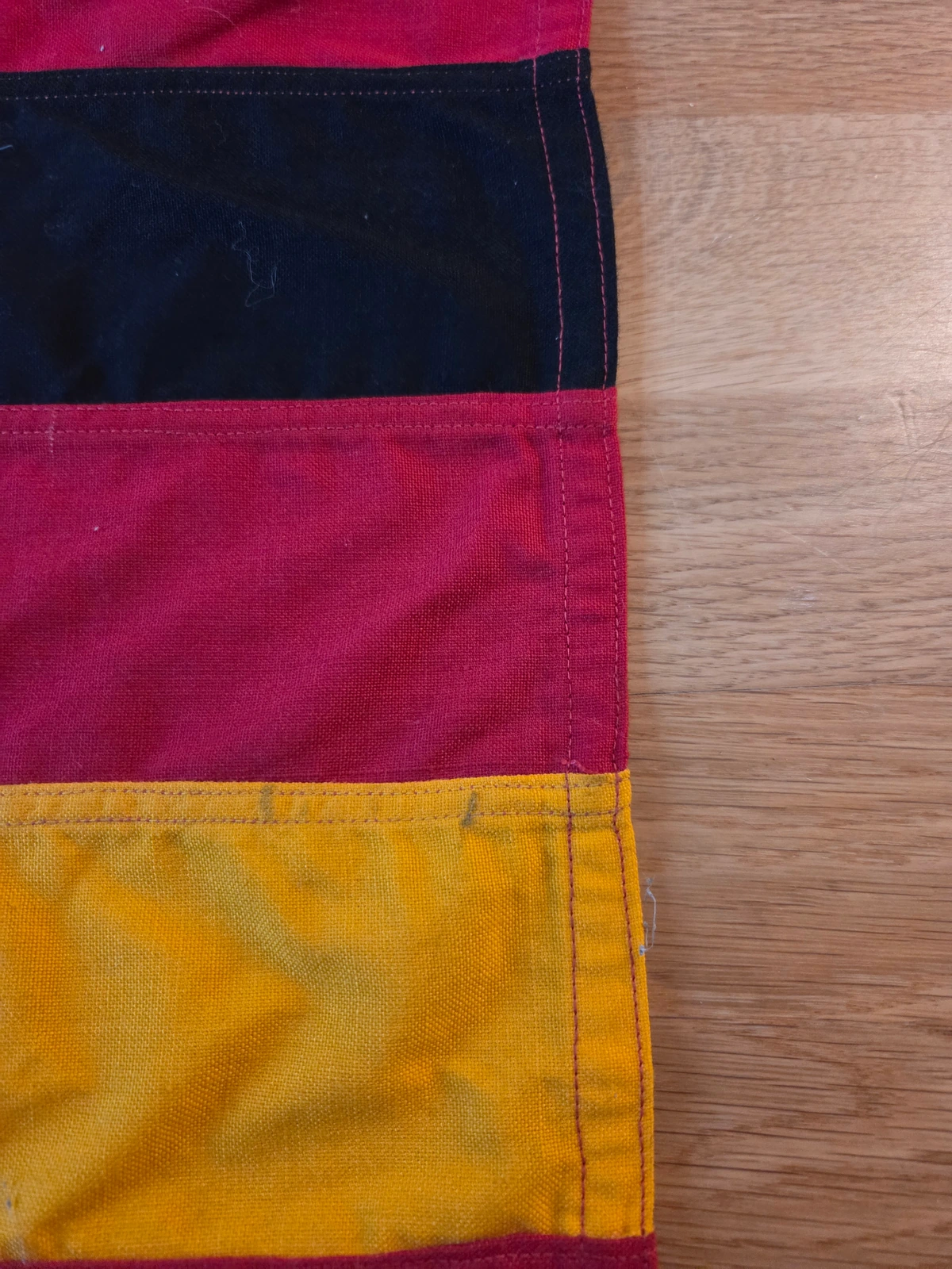 Fly edge stripe seam