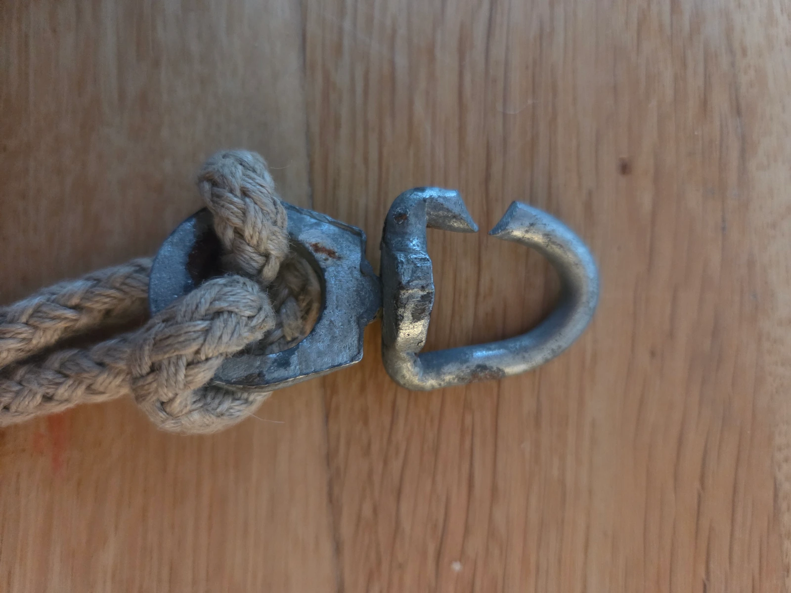 Metal halyard hook attached to the hoist edge of the flag