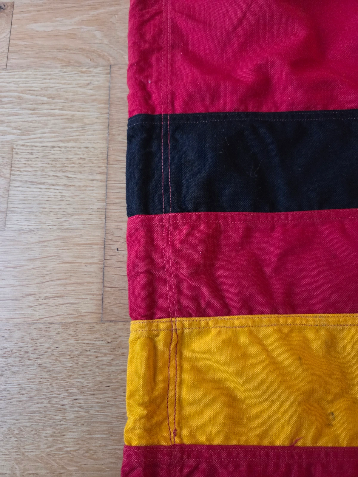 Hoist stripe seam