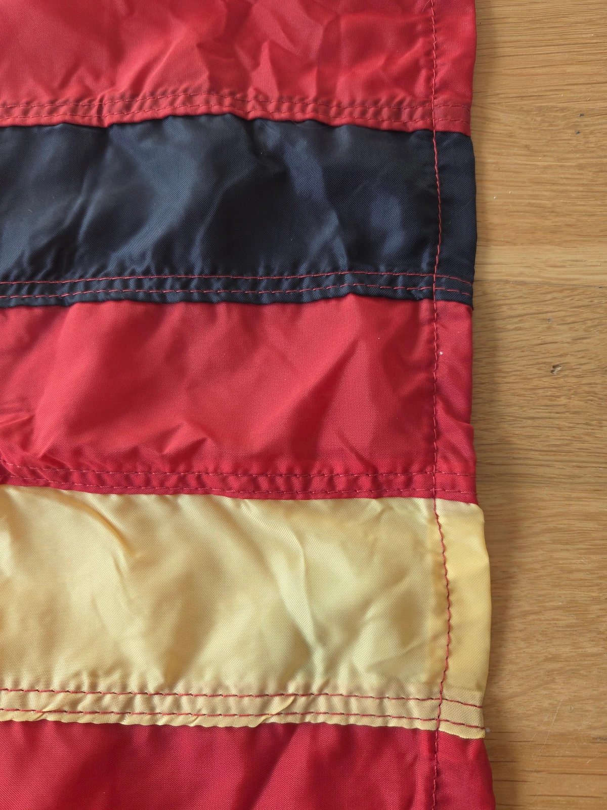 Fly edge stripes, front side