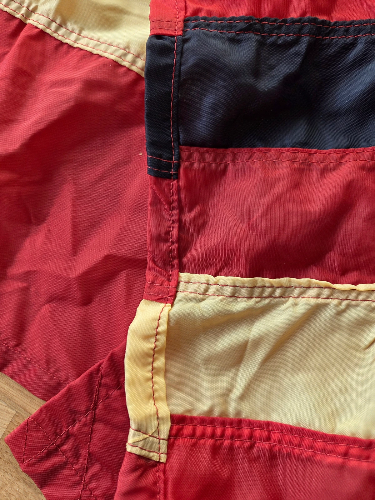 Fly edge stripes, reverse side