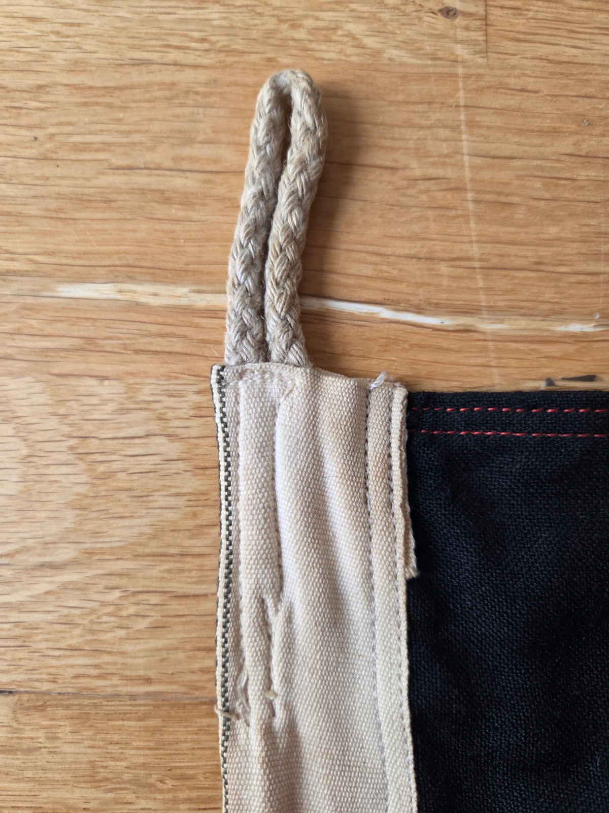 Braided halyard loop at upper hoist