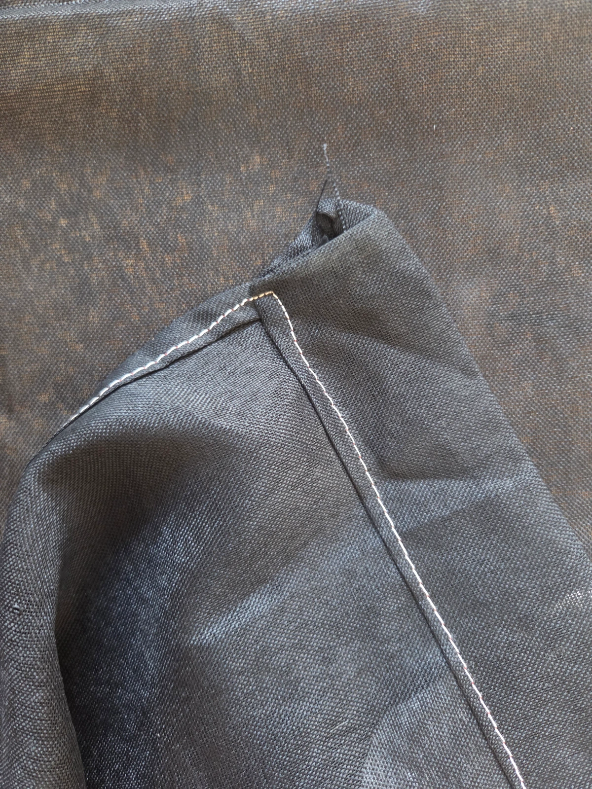 Simple sewn pole sleeve forming the hoist of FG-061