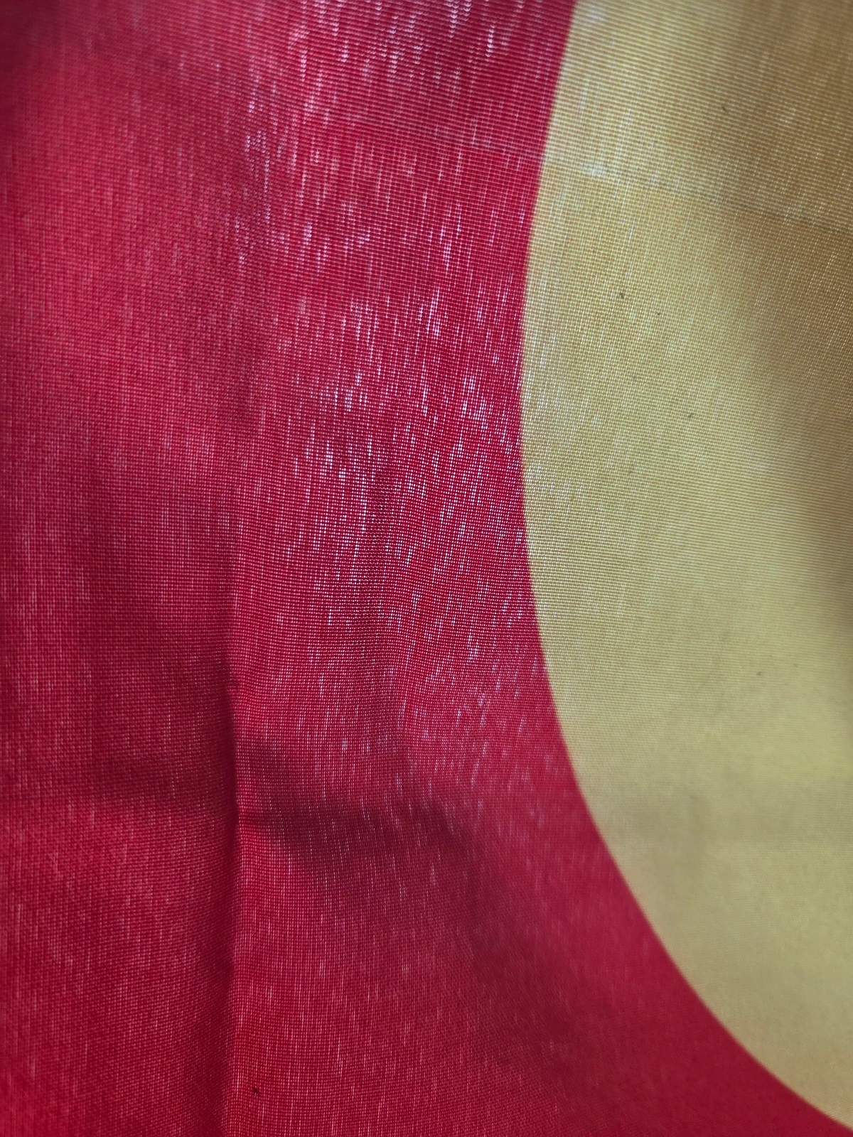Light passing through the woven polyester fabric of FG-062