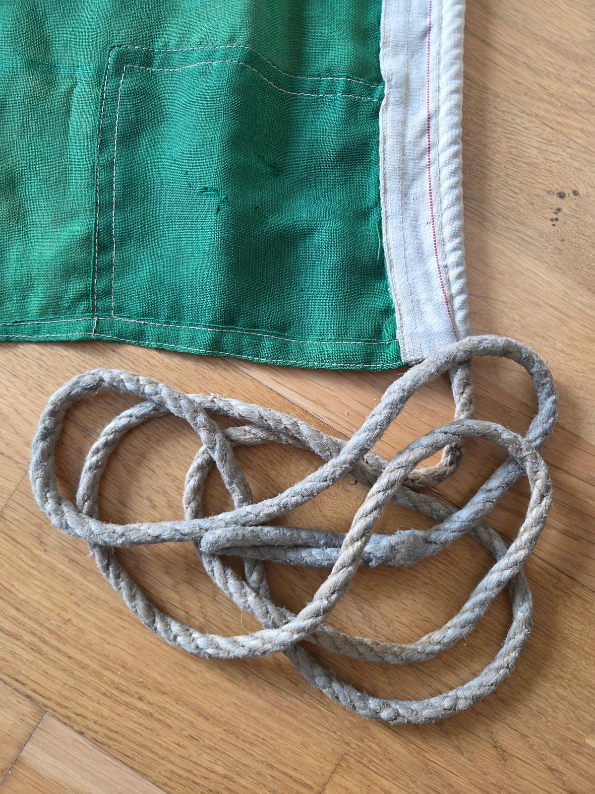 Lower hoist and rope on FG-063