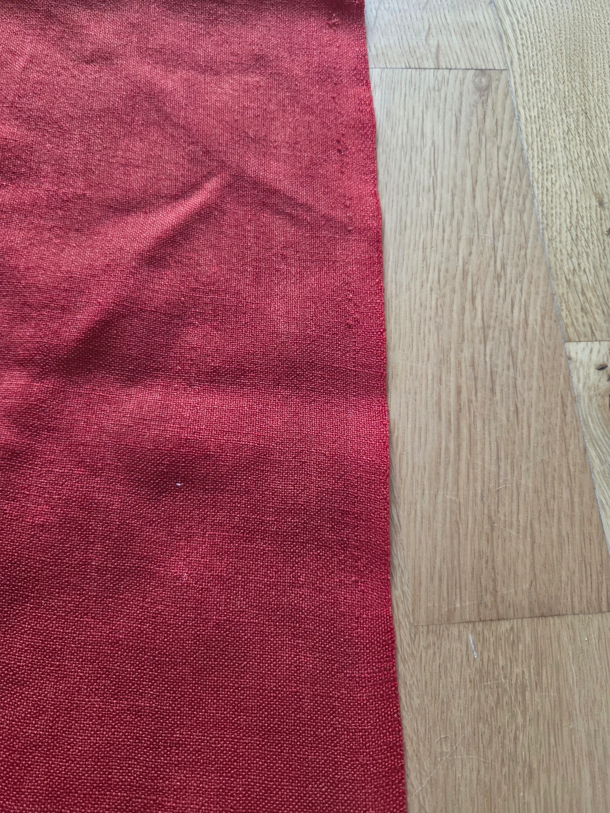Upper edge of the red panel on FG-064