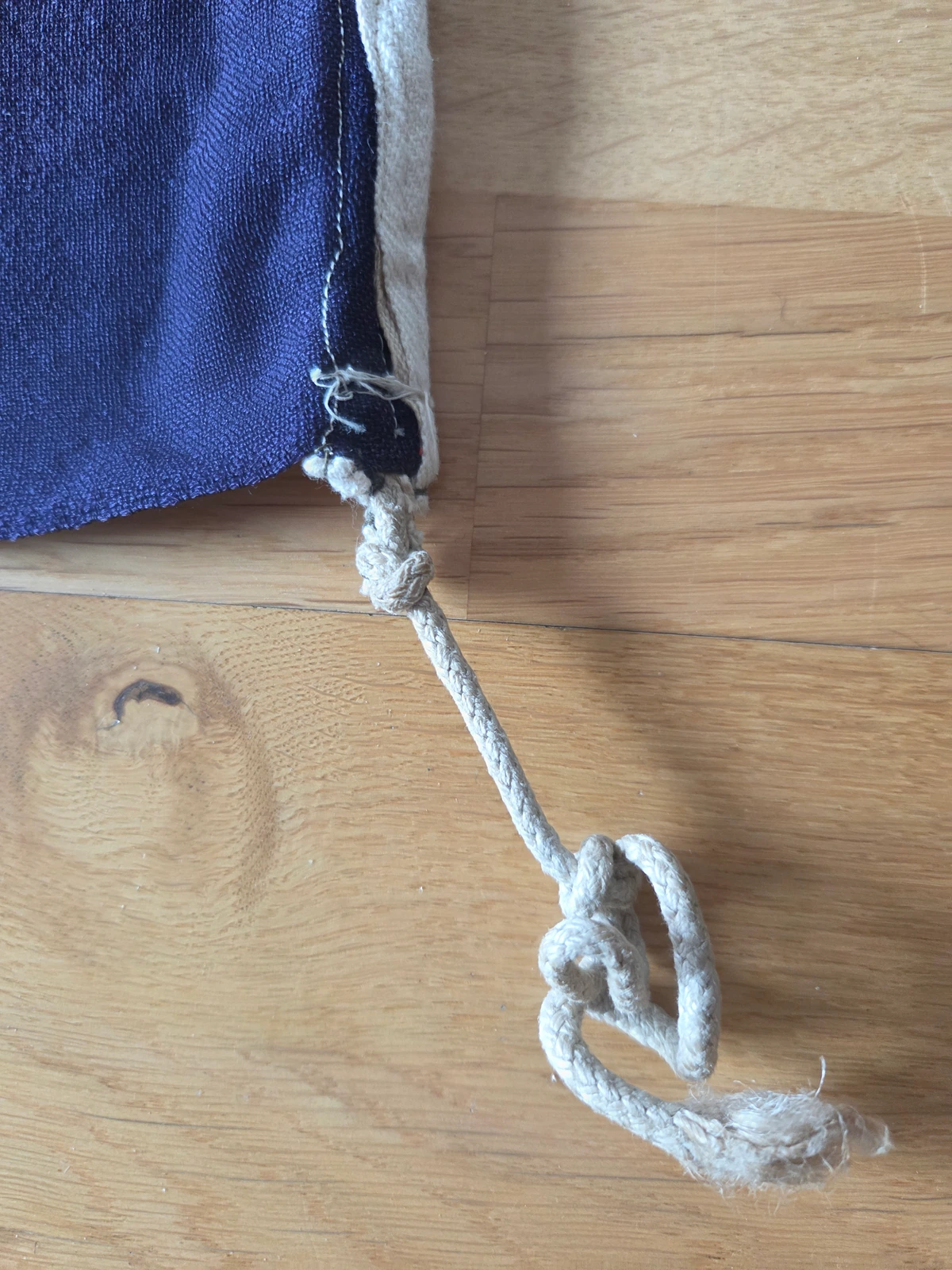 Lower hoist attachment cord on FG-064