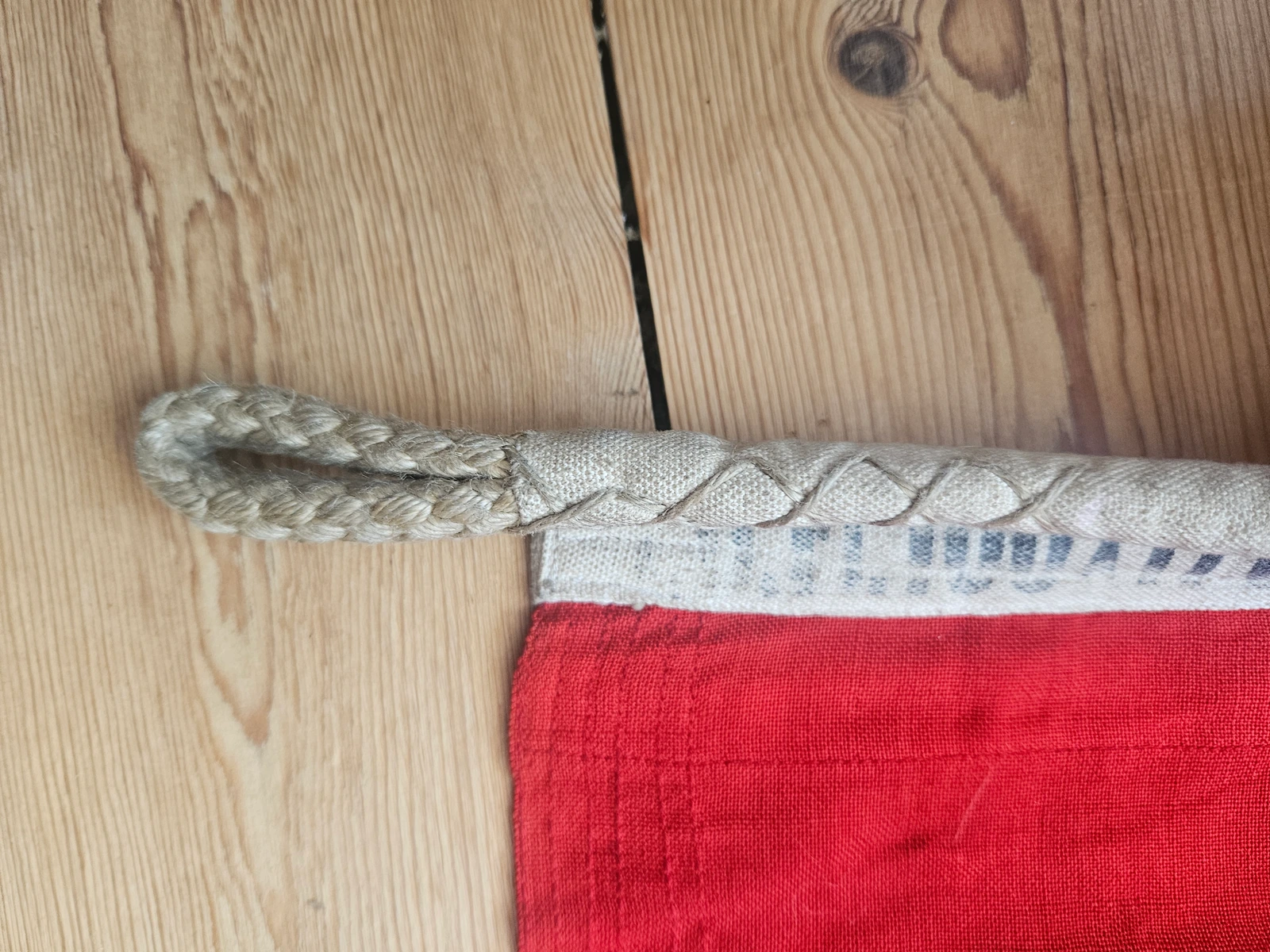 Hoist loop construction with rope and zigzag stitch