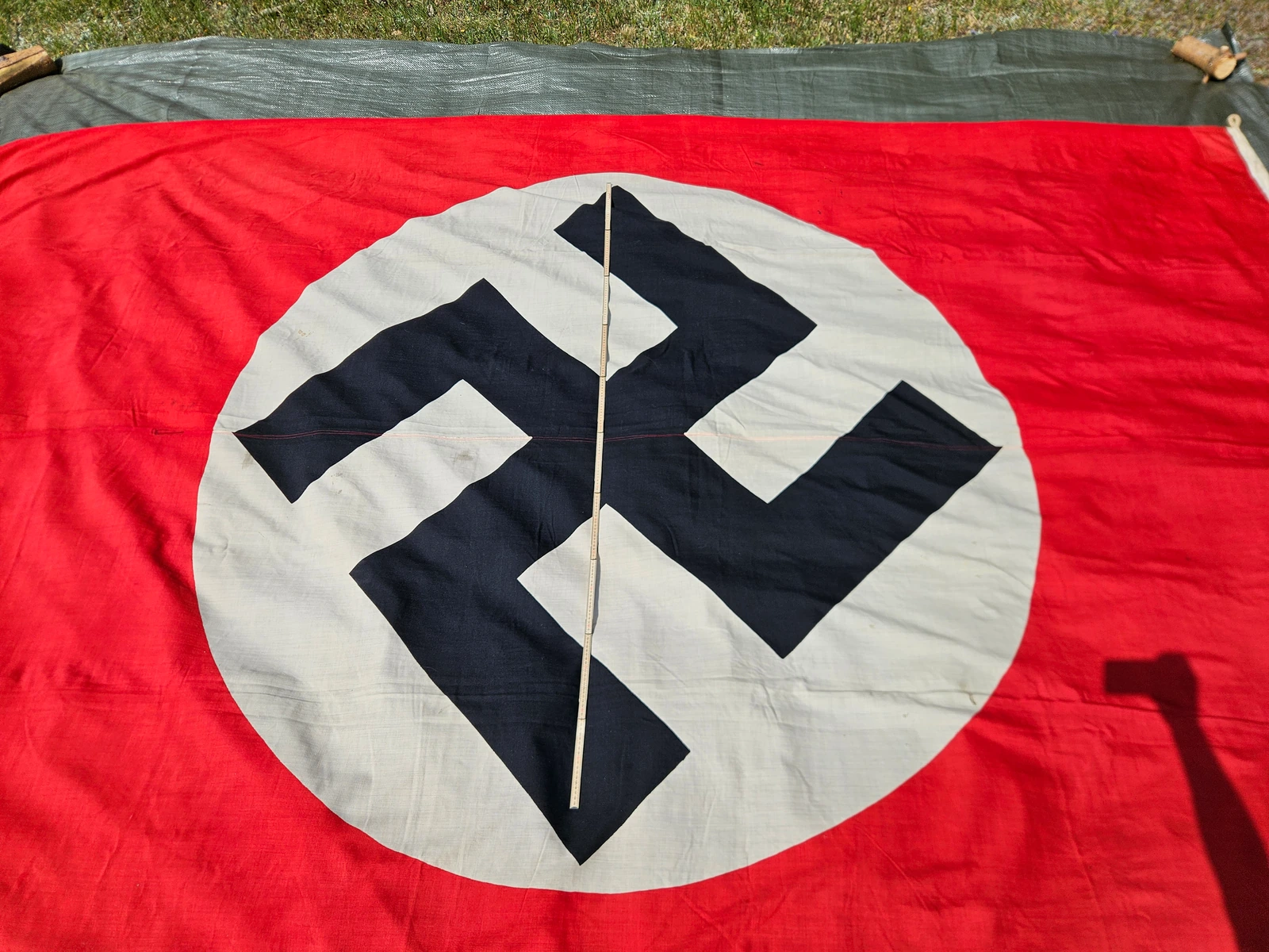 Roundel diameter confirmed as 220 cm using a 2-meter folding rule. Scale appropriate to overall flag size.