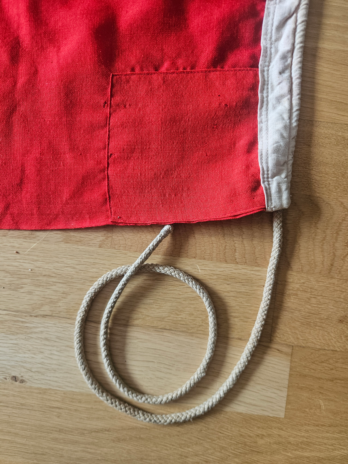 Braided cotton hoist rope with squared corner reinforcement – typical of early 20th-century German military standards.