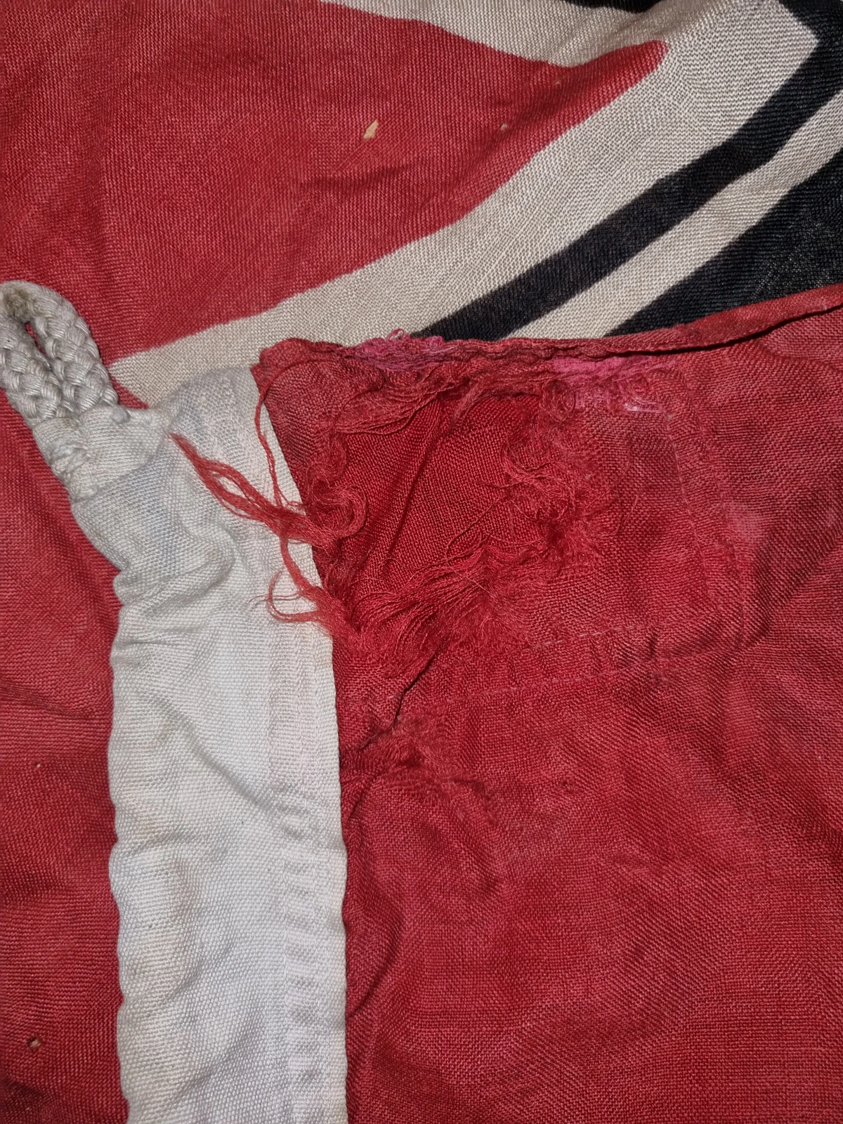 Wear on header edge near rope