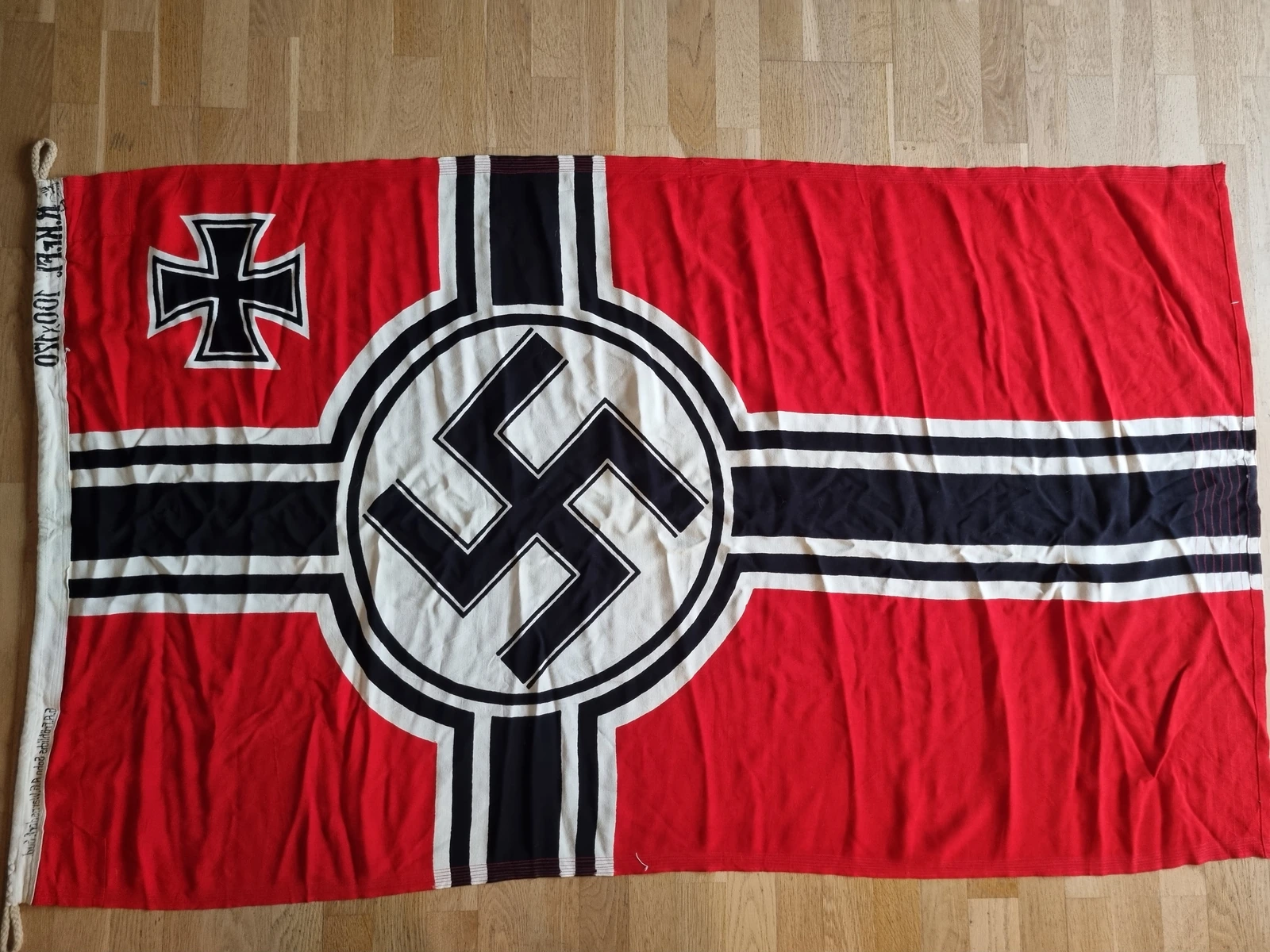 Full view of the 100x170 cm Kriegsmarine flag