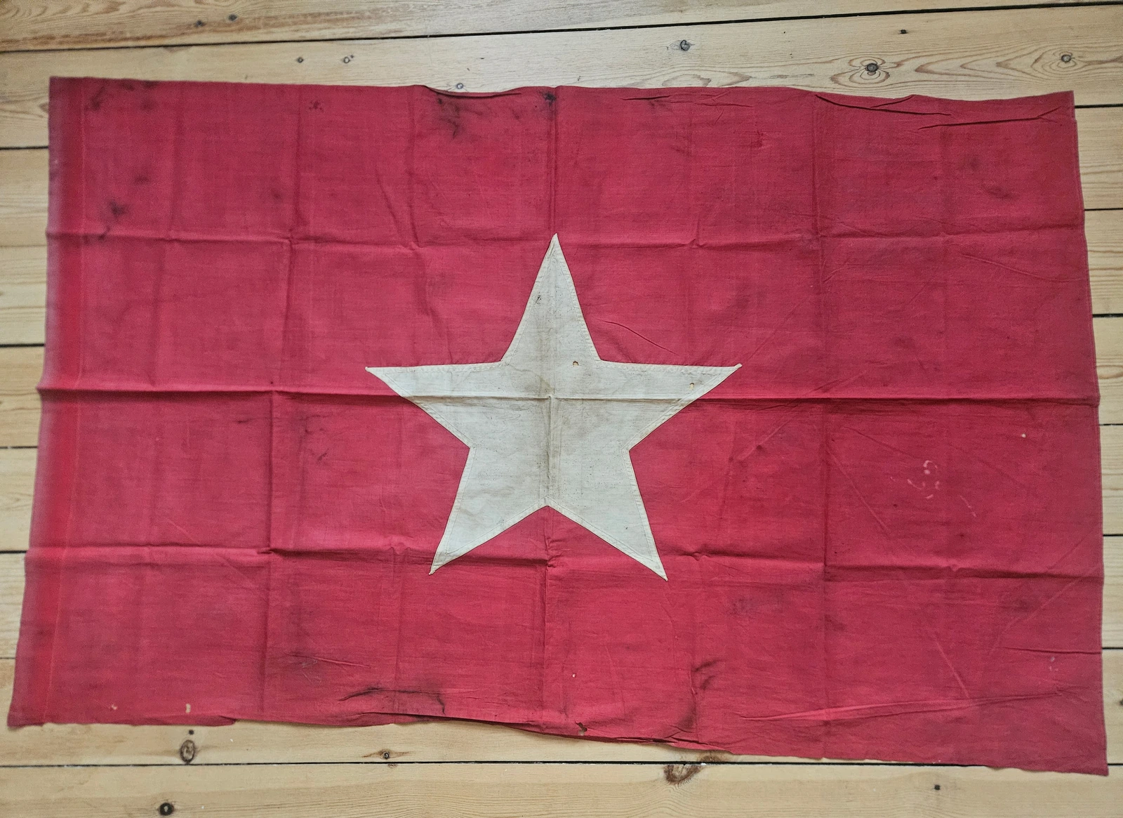 North Vietnamese Flag FG-027
