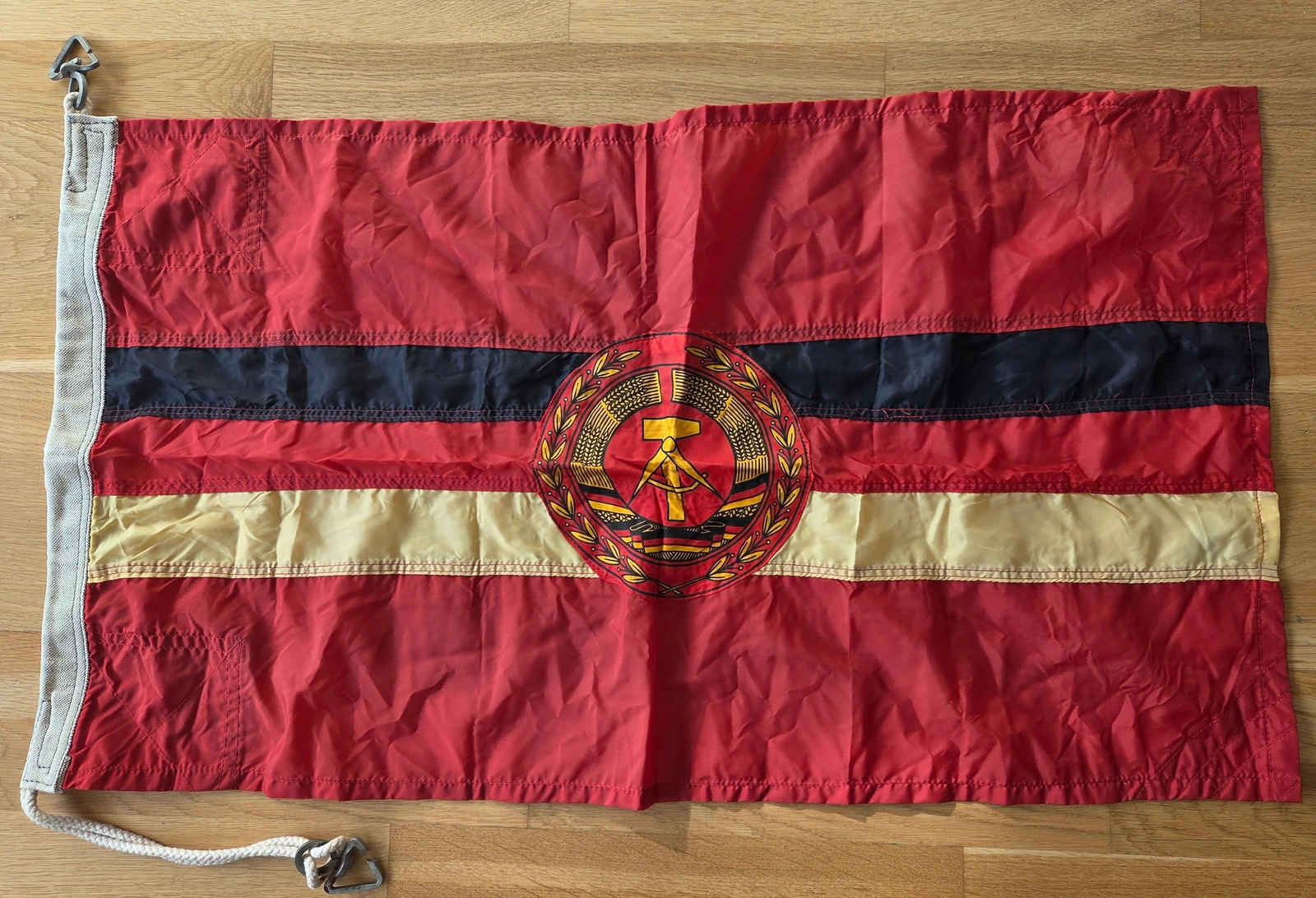 FG-058 DDR Volksmarine Dienstflagge (small-emblem variant)